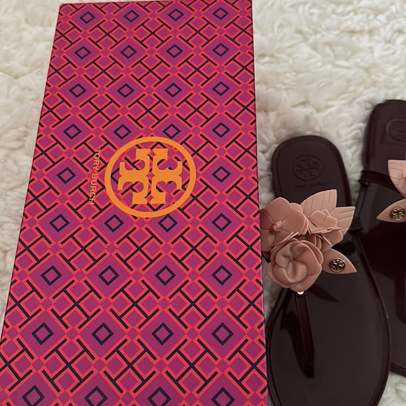 Tory Burch flower sandal. Maroon and pink sandal - Picture 4 of 4